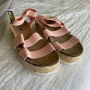 NWT Cushionaire Espadrille Sandals in Blush Pink